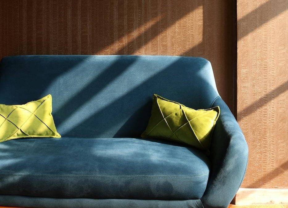 blue couch with green pillows
